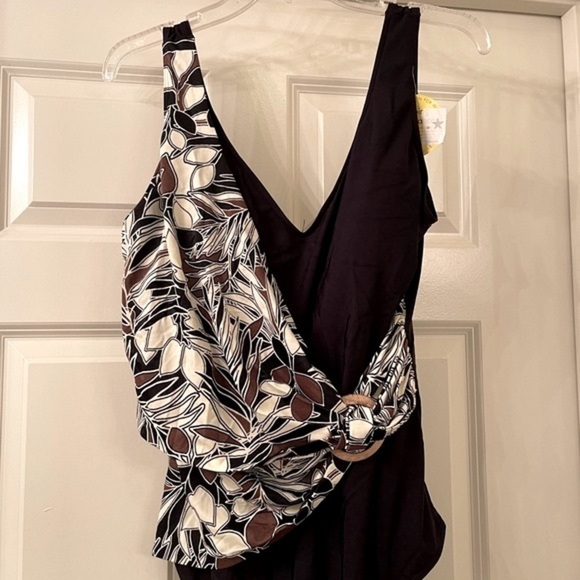 IT Figures! Longer Torso V-Neck Plus Size One Piece Swimsuit (SW16) - Picture 4 of 7